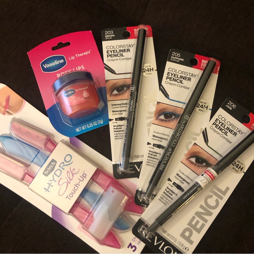 Women’s makeup bundle.  ***57***   Revlon and more 🖤 AllNewItems - Picture 5 of 9